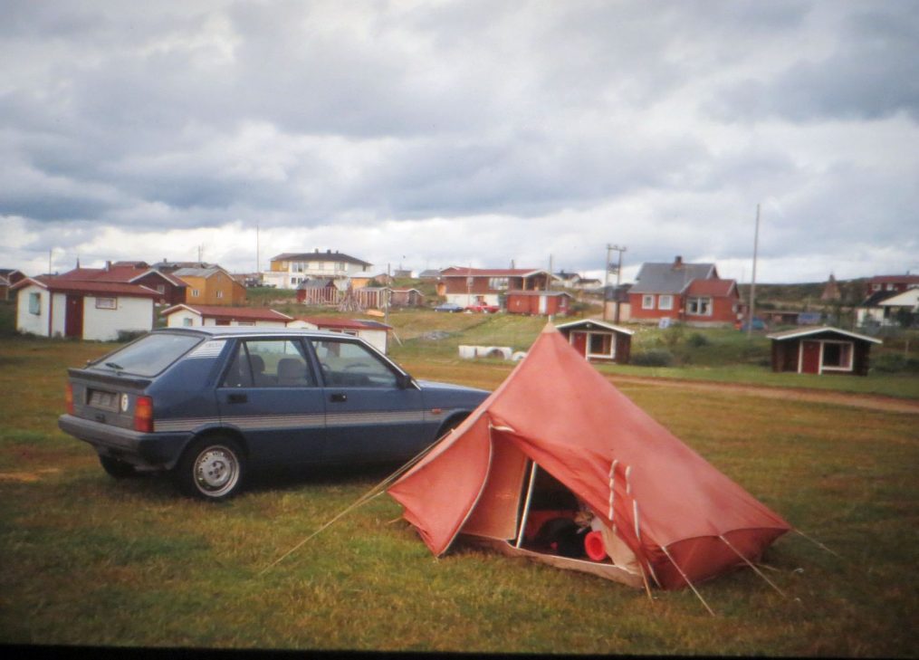 Notre voiture Lancia Delta, et notre tente