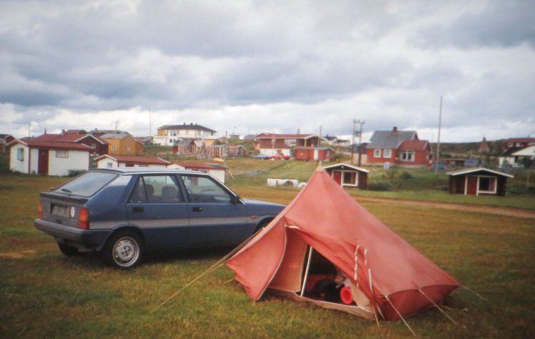 Notre voiture Lancia Delta, et notre tente