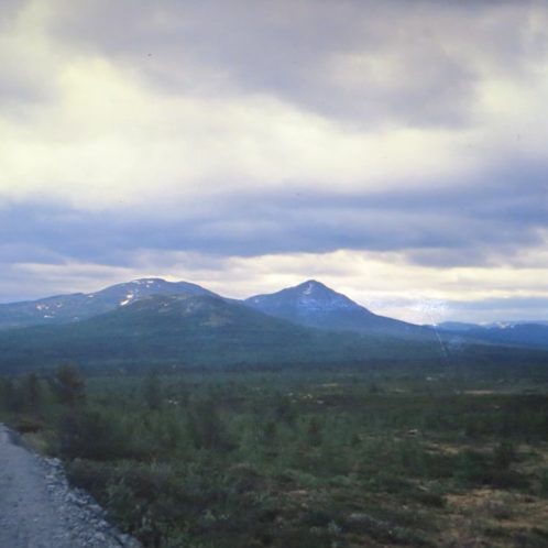 sur la route non goudronnée