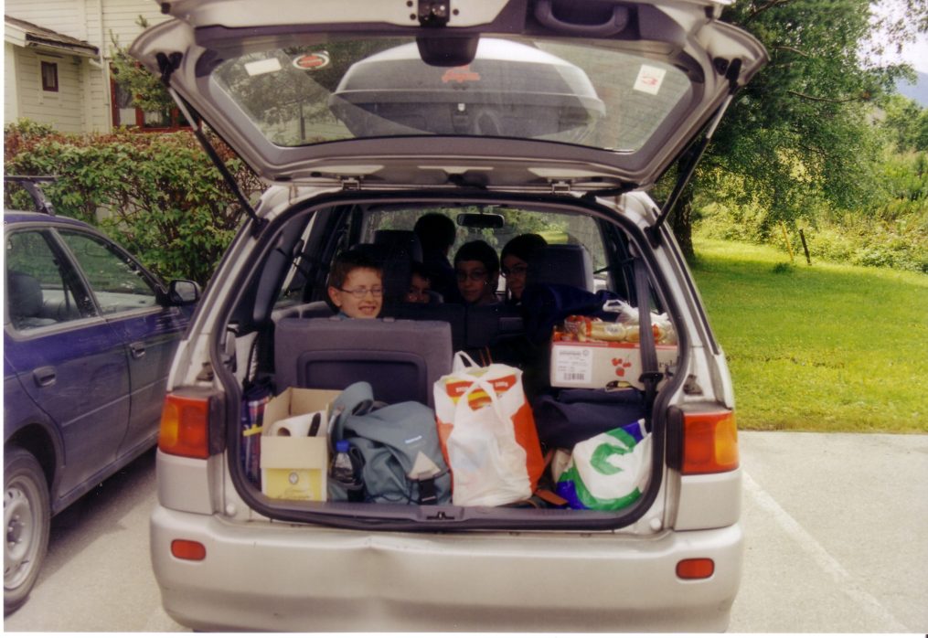 Le coffre de notre voiture avec nos courses