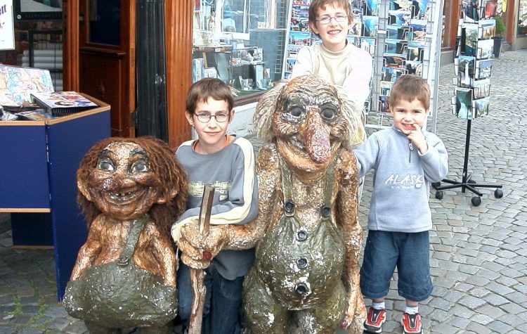 3 de mes enfants avec des trolls, en 2004