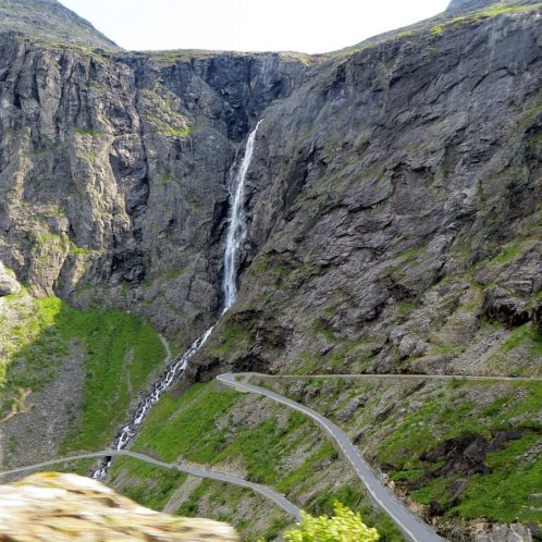 point de vue aménagé en haut de la Trollstigen