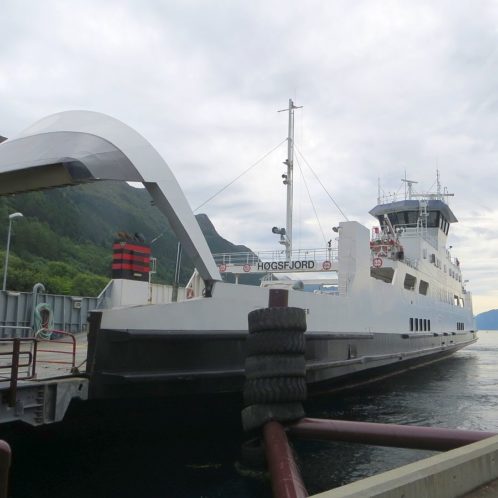 Open cafeteria dans le ferry d'Arvik